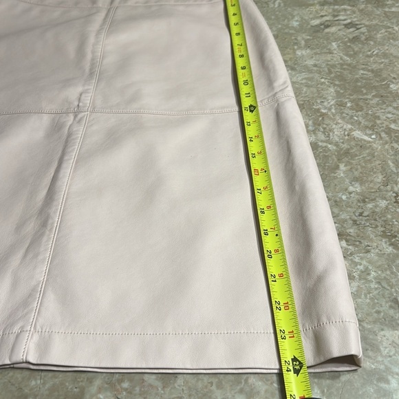 RW & CO skirt sz 8 vegan leather,pencil skirt, midi length , exc cond - Picture 8 of 10